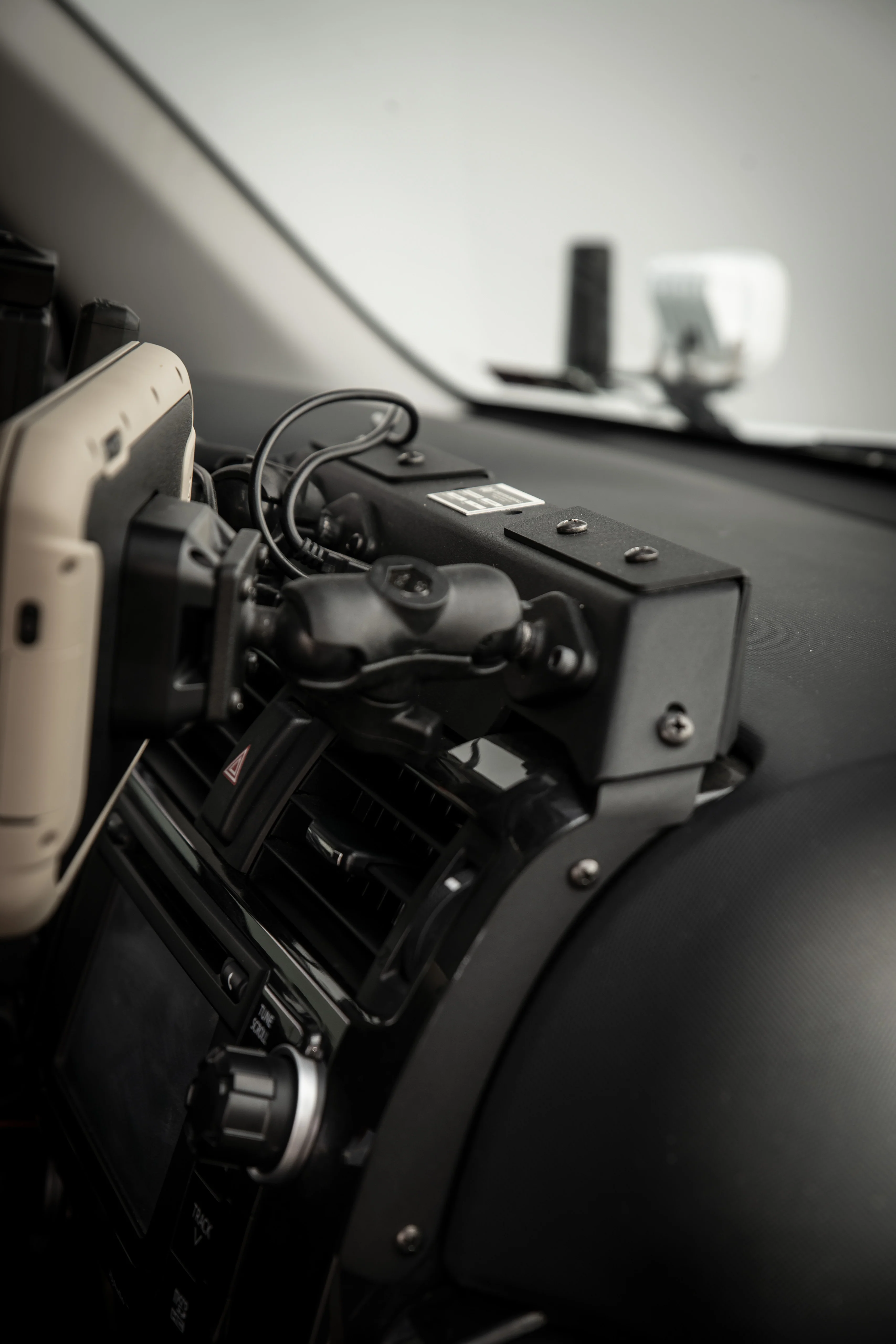 Expedition Essentials Powered Accessory Dash Mount For 4Runner (2010-2024) - Image 12