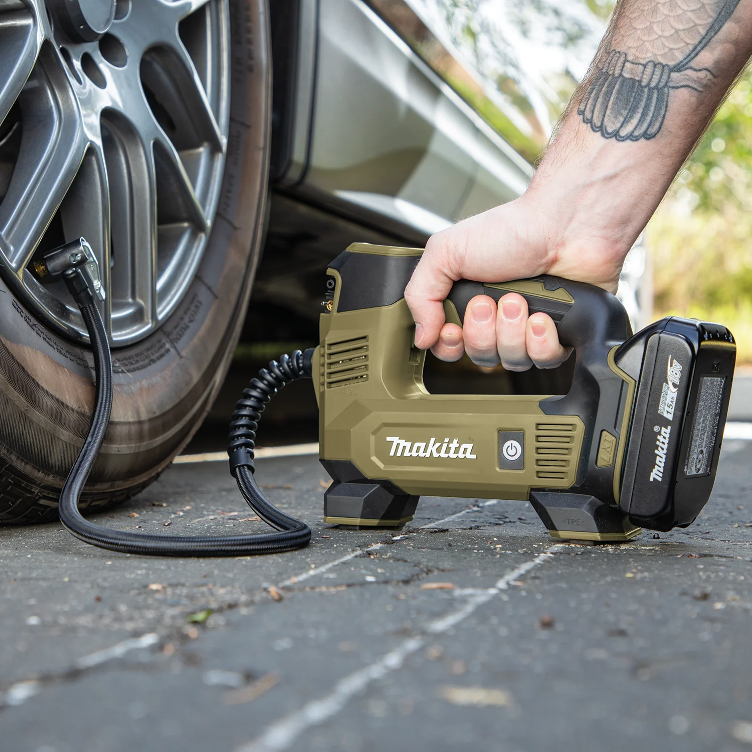 Makita Outdoor Adventure 18V Inflator Kit (1.5Ah) - Image 2