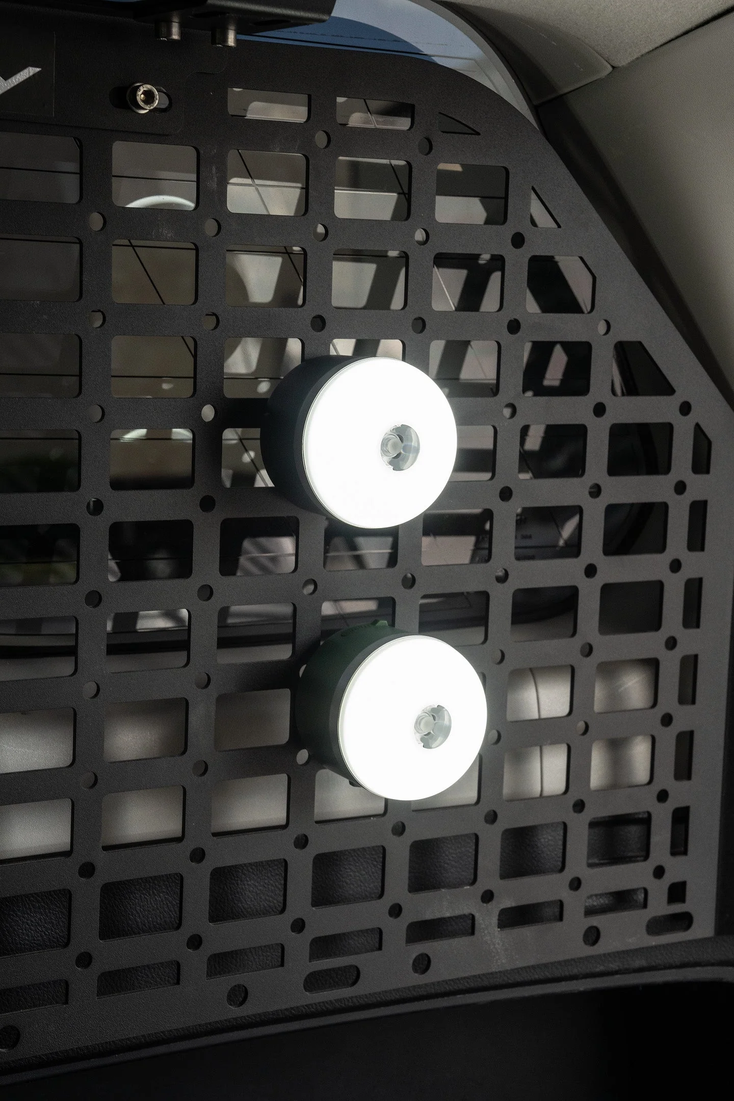 Multipurpose Magnetic Flash Light / Power Bank - Image 12