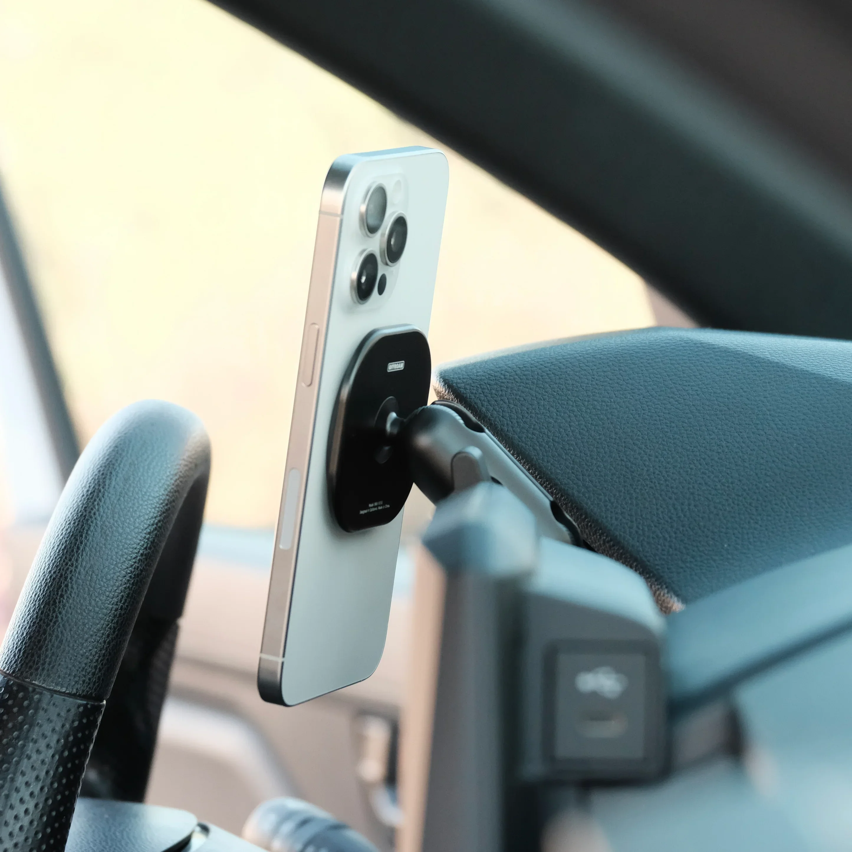 Offroam MagSafe Compatible Phone Mount For 4Runner (2025-Current) - Image 6