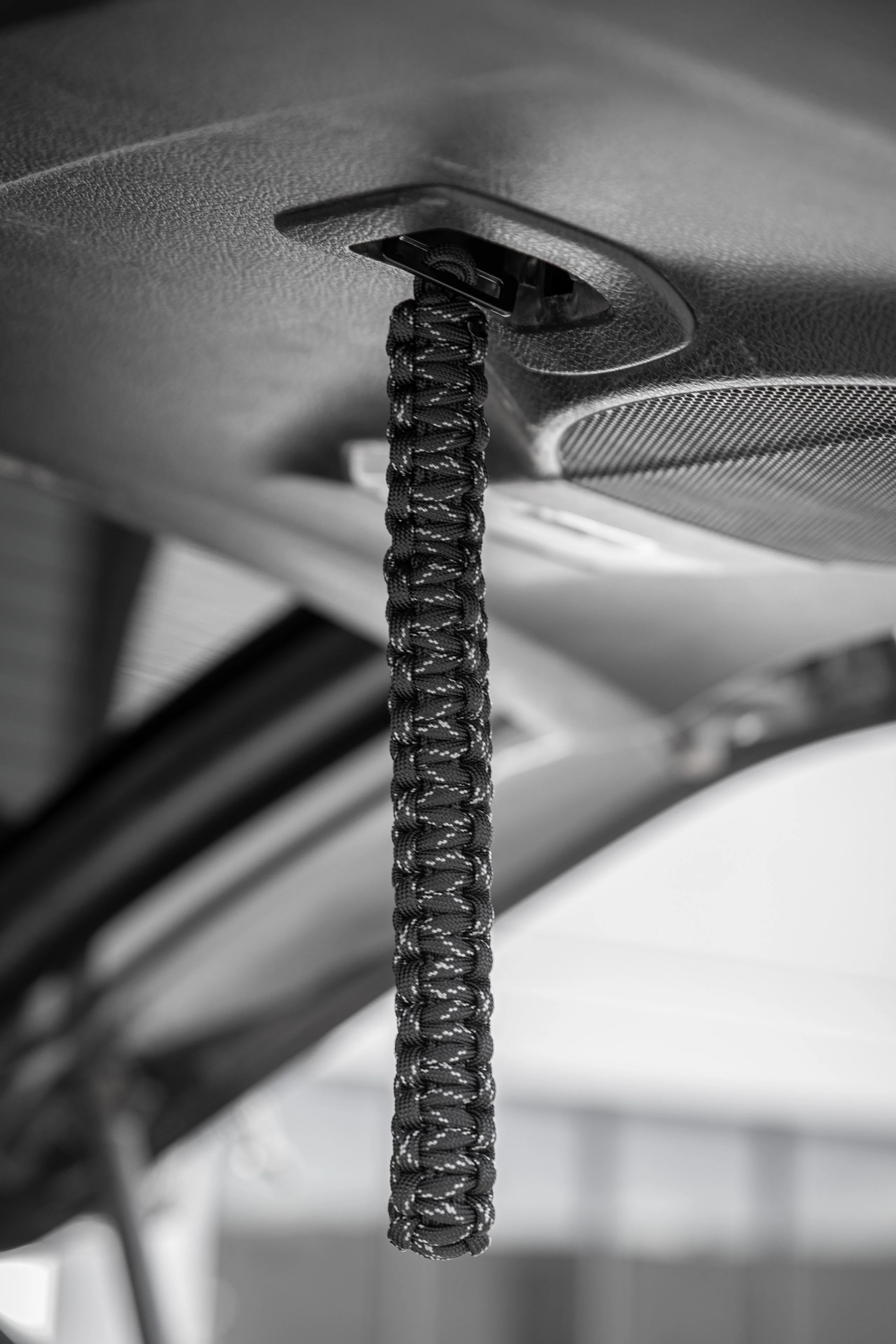 Yota Twins Paracord Hatch Strap For 4Runner (2010-2024) - Image 3