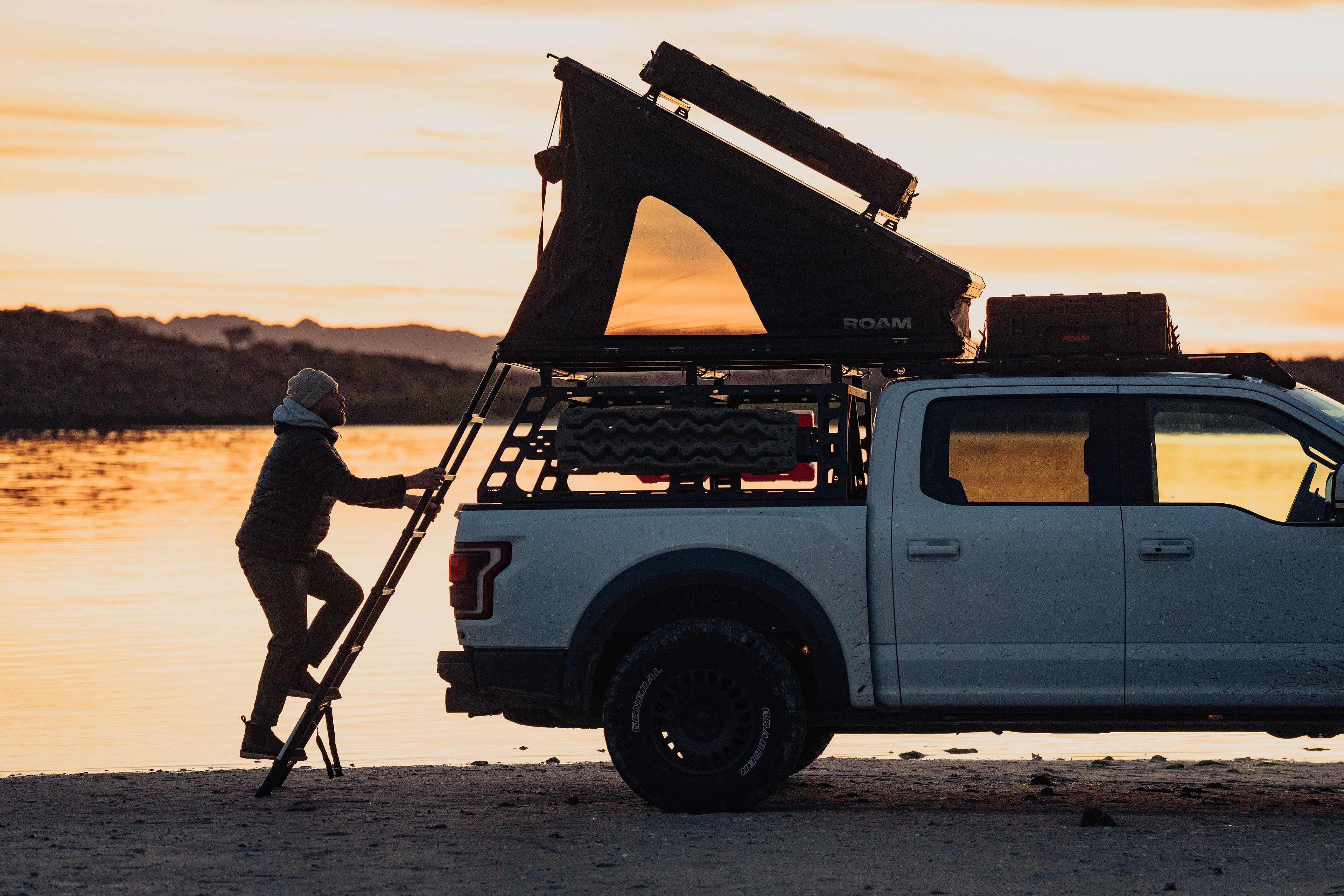 Roam Adventure Co Desperado Hardshell Rooftop Tent - Image 13